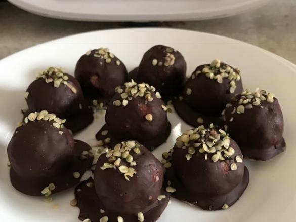 Choc-Coconut Balls (bounty balls)