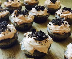 Mini cookies and cream cheesecakes 