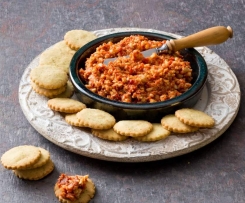Capsicum and sun-dried tomato dip