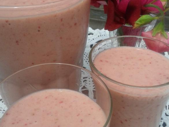 Creamy Pink Smoothie - adapted from My Darling Lemon Thyme
