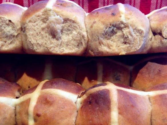 Best Hot Cross Buns - light & fluffy