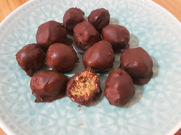 ANZAC Choccy Biccy Balls