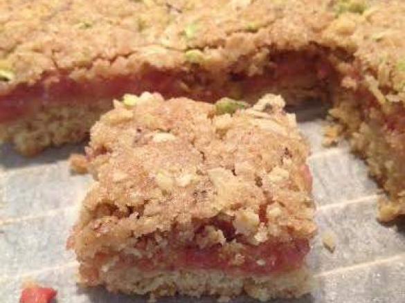 Strawberry and pistachio slice
