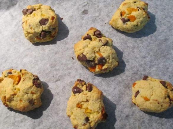 Cumquat and chocolate Biscuits