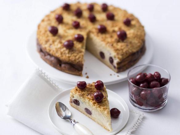 Baked cherry crumble cheesecake