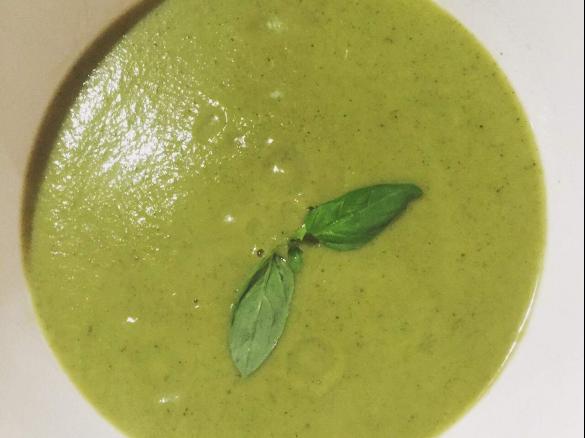 Broccoli soup: Low Carb and Paleo