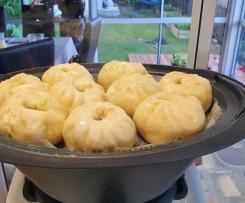 Mongolian mantuun buuz/ steamed buns with beef filling