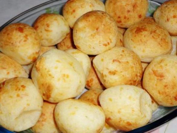 Pao de Queijo (Brazilian cheese balls)