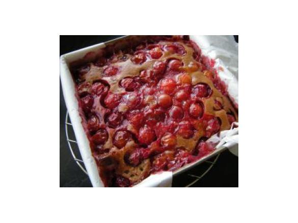 Honey, Cinnamon and Plum "Pudding-Cake"