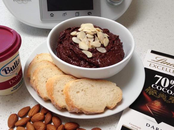Almond chocolate spread