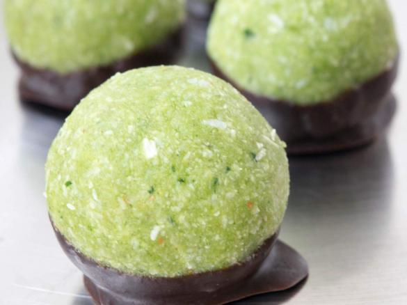 Raw Chocolate and Lime Macaroons