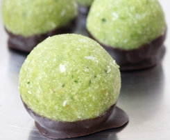 Raw Chocolate and Lime Macaroons