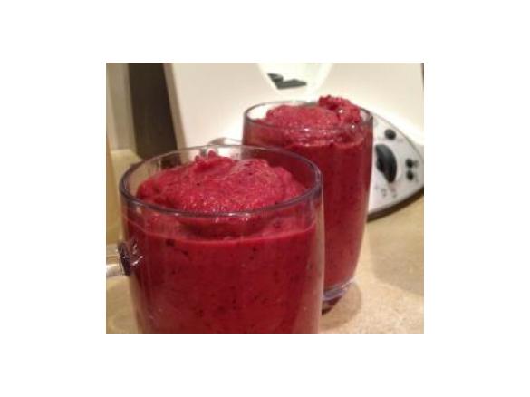 Berry and Frozen Yoghurt Smoothie