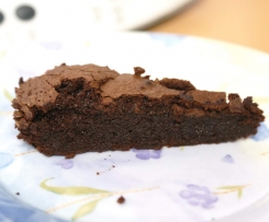 Low FODMAP Gluten Free Gooey Chocolate Cake