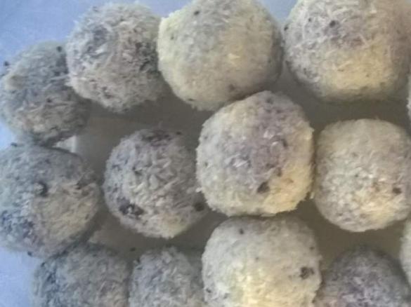 Cranberry white chocolate truffles