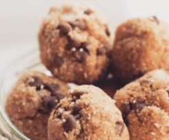 RAW COOKIE DOUGH BLISS BALLS