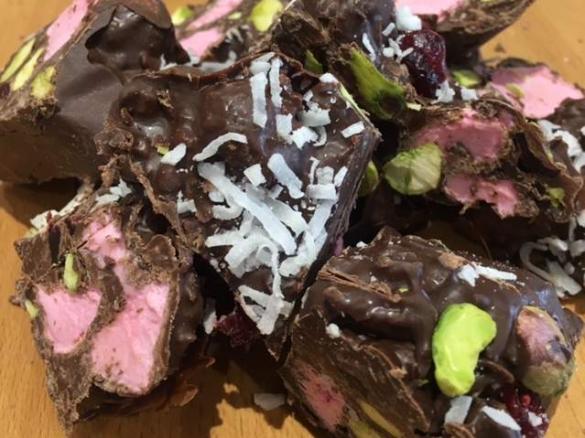 TESSA’S FESTIVE ROCKY ROAD – GROWN UP VERSION