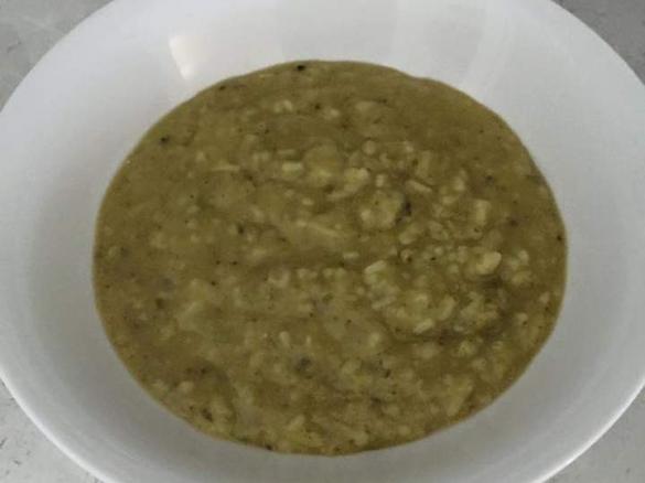 Zucchini and rice curry soup