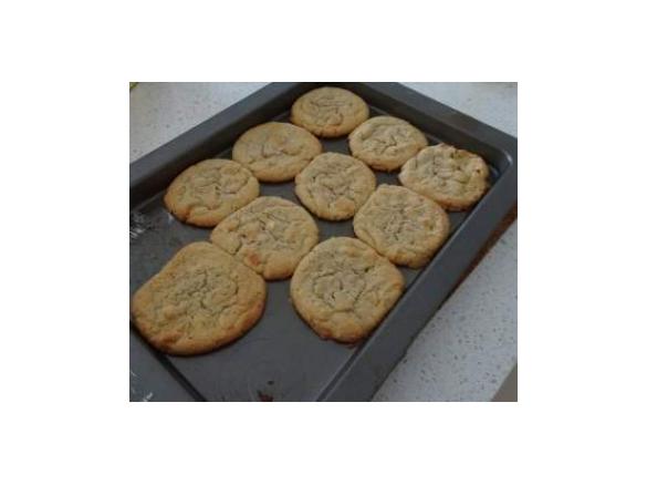 White Chocolate & Peanut Butter Cookies