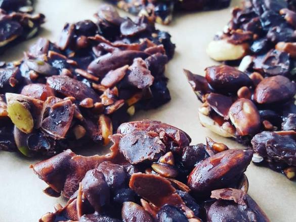 Raw chocolate superfood bark/clusters