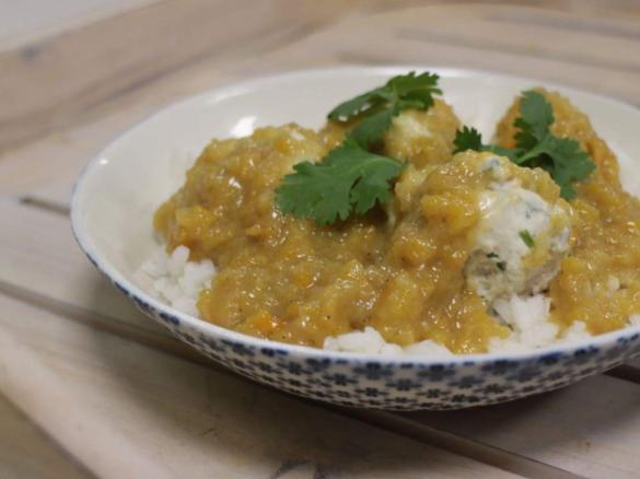 Chicken frikadels with Apricot masala cream