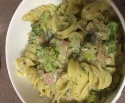Pasta with mushroom, bacon and brocolli sauce
