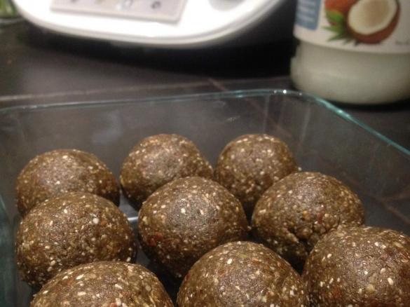 Super Green Protein Balls (grain free, nut free, sugar free, raw, super-food)