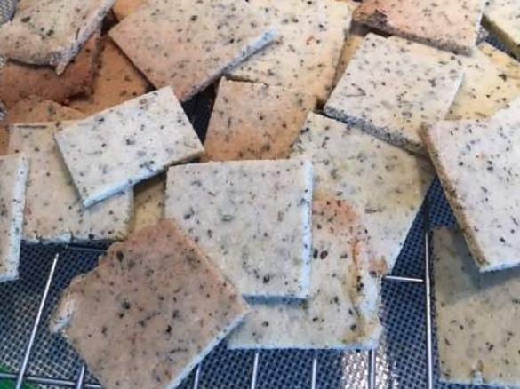 Easy 5 Ingredient Paleo Herb Crackers