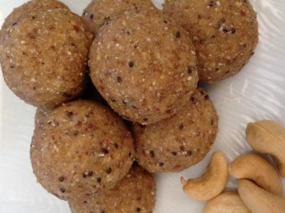 Cashew Vanilla Protein Balls