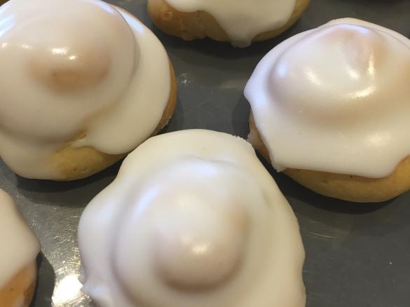 Iced Lemon Biscuits ("Nonna" Biscuits)