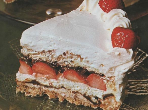 HAZELNUT & STRAWBERRY  GATEAU