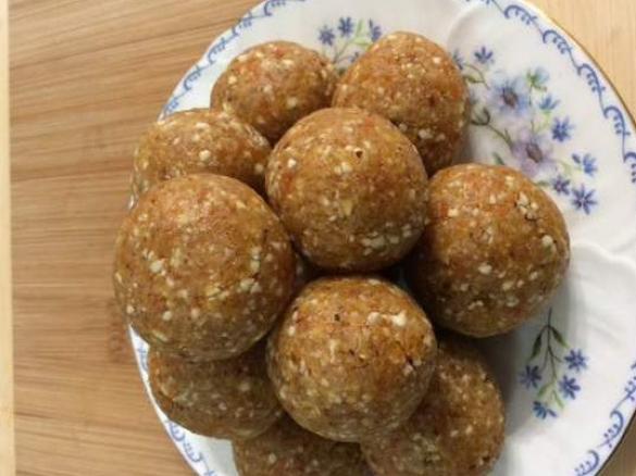 Not too sweet Apricot Balls