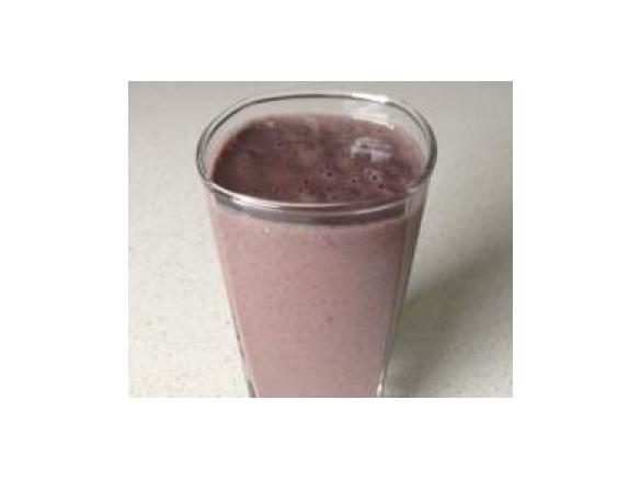 Banana, blueberry and chia smoothie