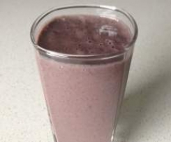 Banana, blueberry and chia smoothie