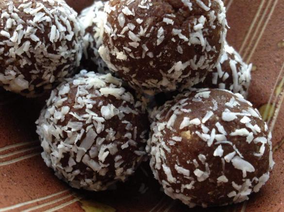 Healthy yummy Choc date balls