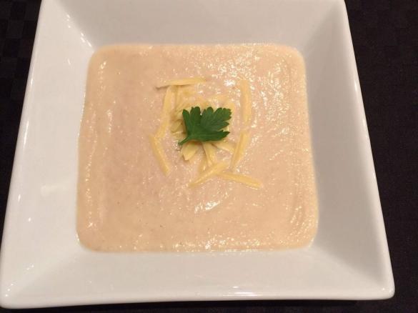 Easy Creamy Cauliflower Soup with Bacon