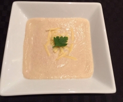 Easy Creamy Cauliflower Soup with Bacon