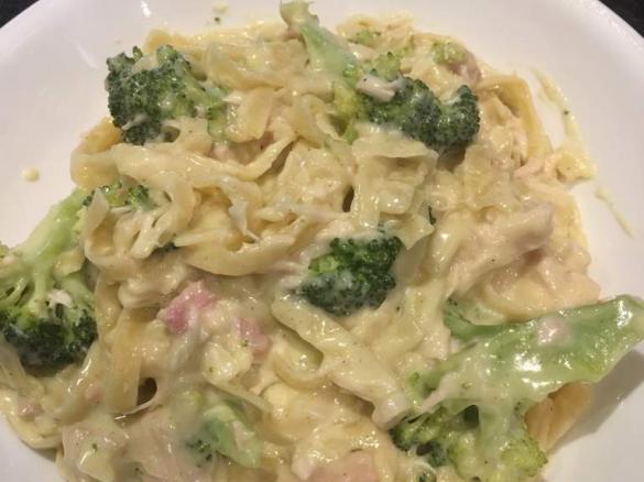 Chicken, bacon & broccoli fettuccini