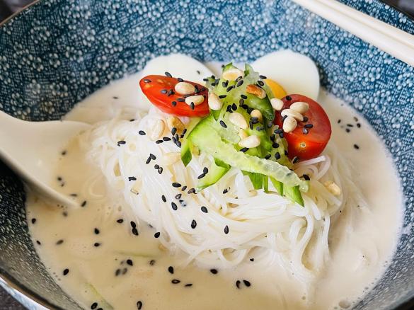 Noodles with Soya Bean Soup (Korean Kong Guk Su)