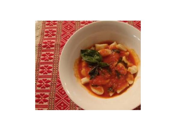 Tomato sauce for Ricotta Gnocchi or any pasta dish