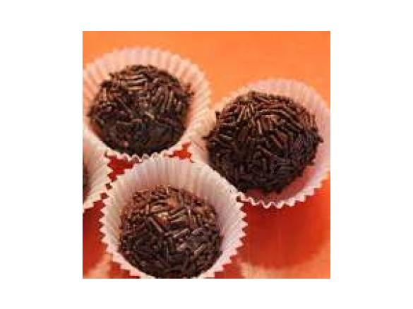 Chocolate caramel balls (Brigadeiros) 
