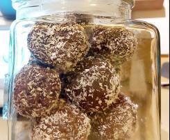 Healthy Choc Chip Cookie Dough Protein Balls