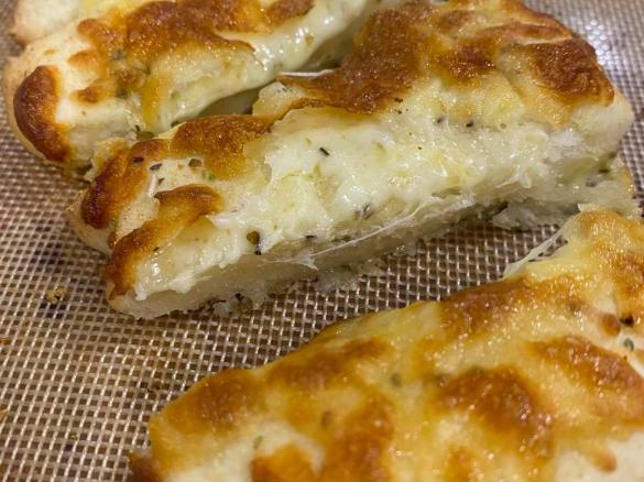 Cheesy Garlic Pizza Sticks