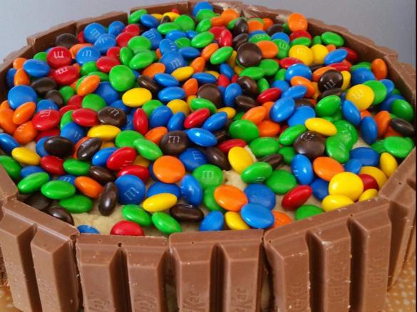 Kit Kat Cake
