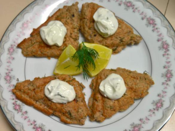 Tuna bites with Yogurt and Dill Dressing 
