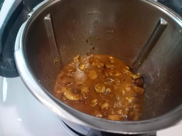 Deb's Caramelised onion and mushroom sauce