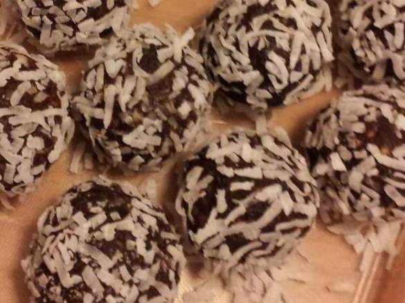 Chocolatey fruit and nut balls