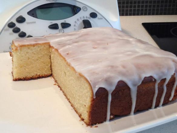 Lemon and yoghurt cake