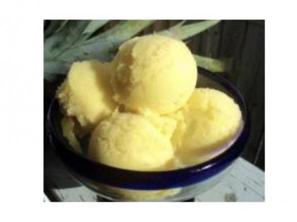 Variation pineapple and mango soft serve