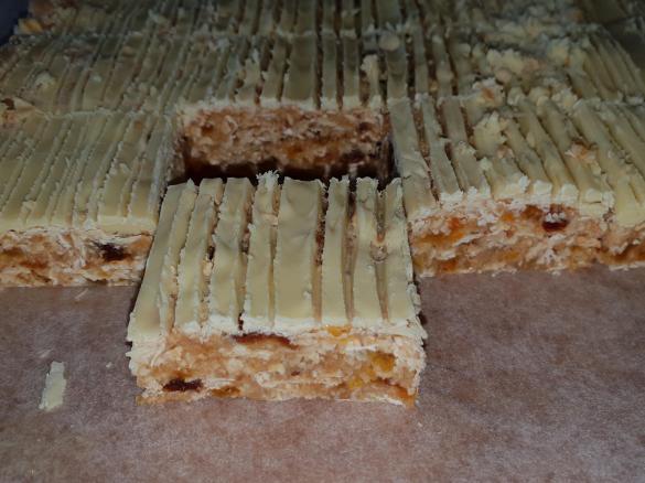 Apricot Muesli Bar Slice